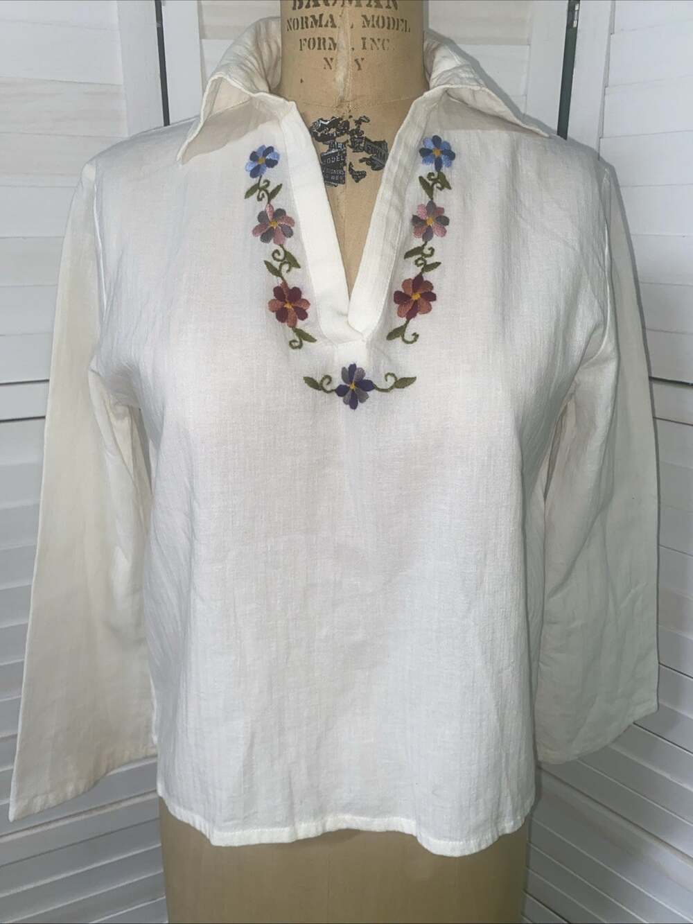 White Cotton Embroidered Lightweight Boho Festival Blouse Top Pullover Sz Med
